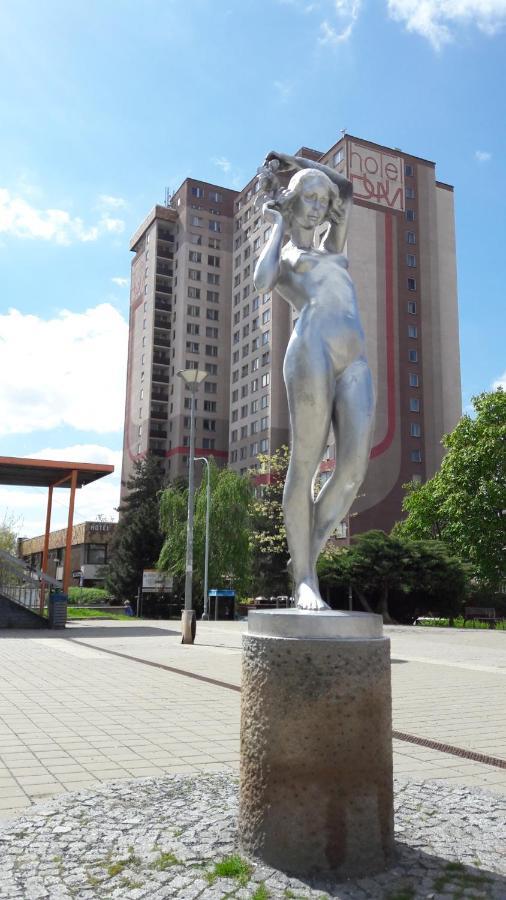 Tvm Tower Modrany Hostel Прага Екстериор снимка