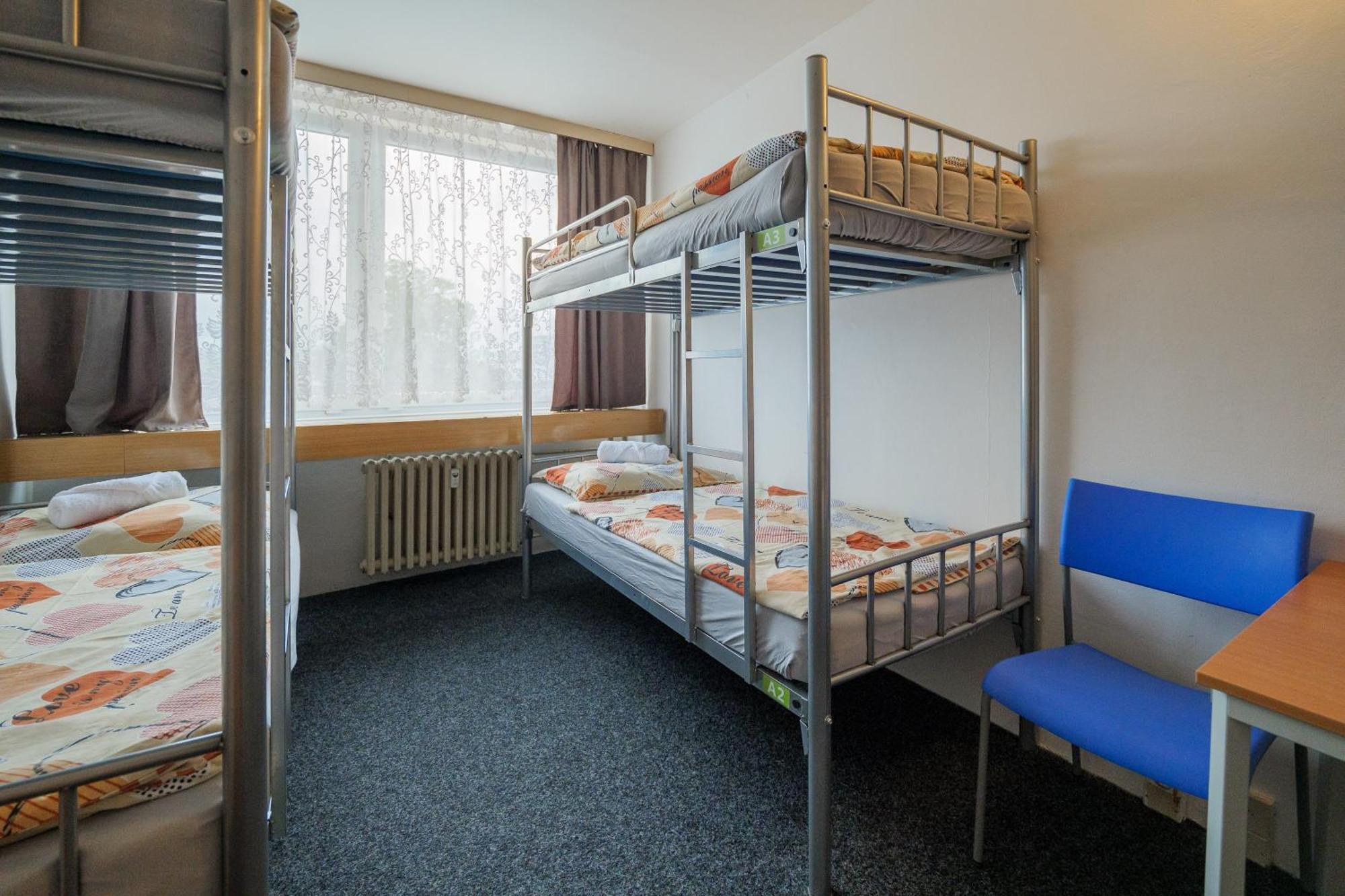 Tvm Tower Modrany Hostel Прага Екстериор снимка