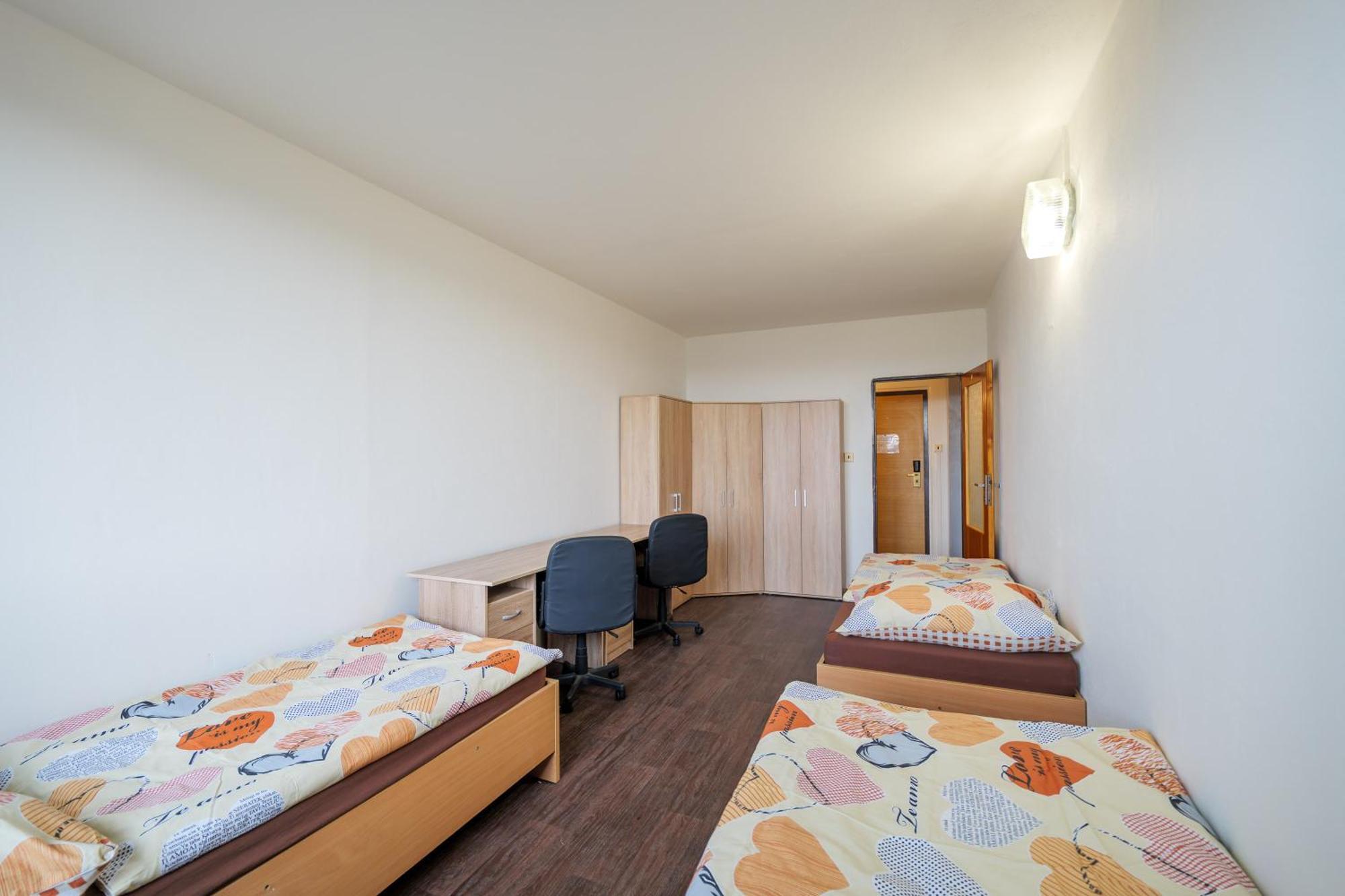Tvm Tower Modrany Hostel Прага Екстериор снимка