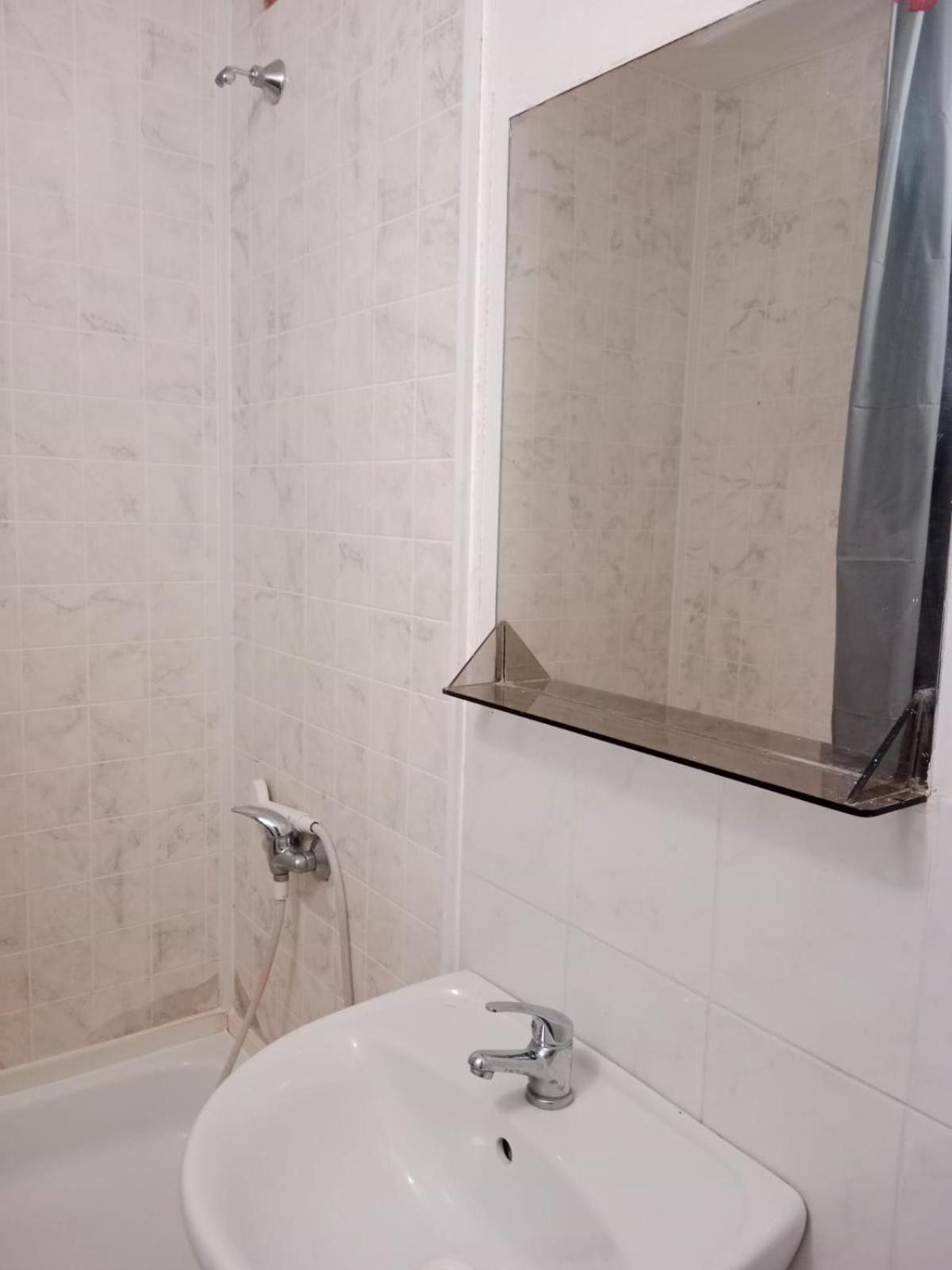 Tvm Tower Modrany Hostel Прага Екстериор снимка