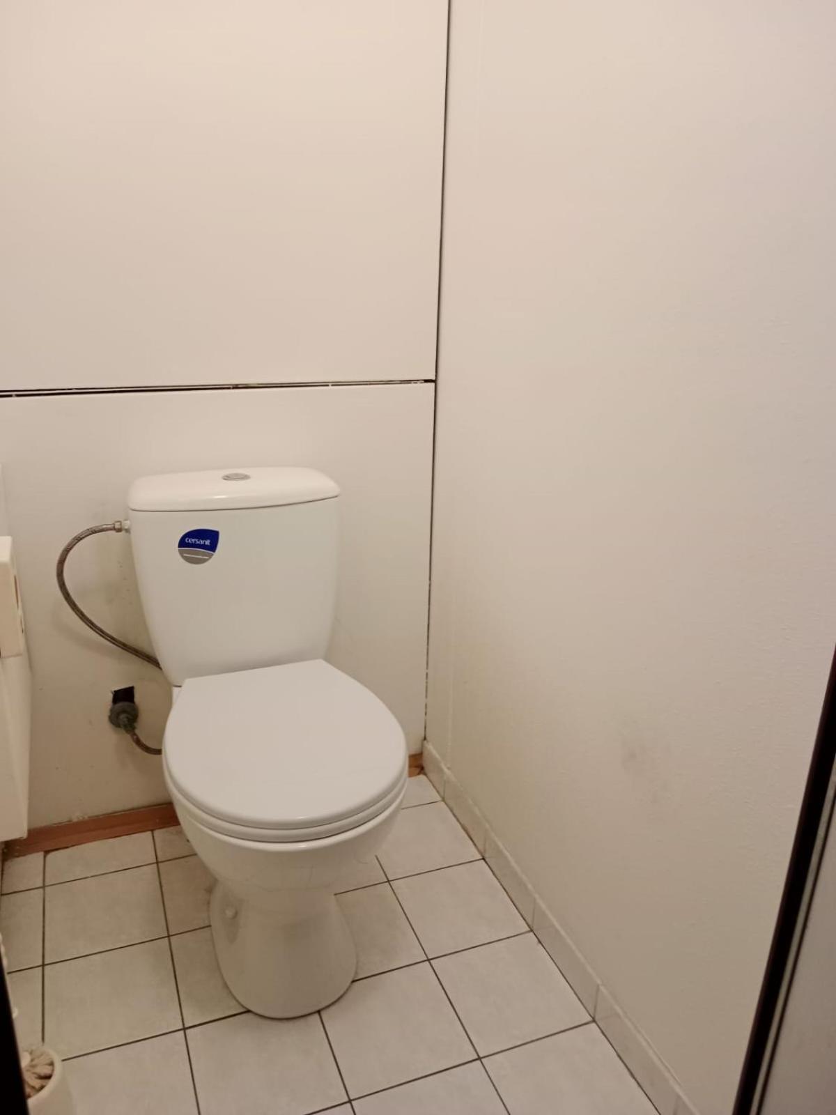 Tvm Tower Modrany Hostel Прага Екстериор снимка
