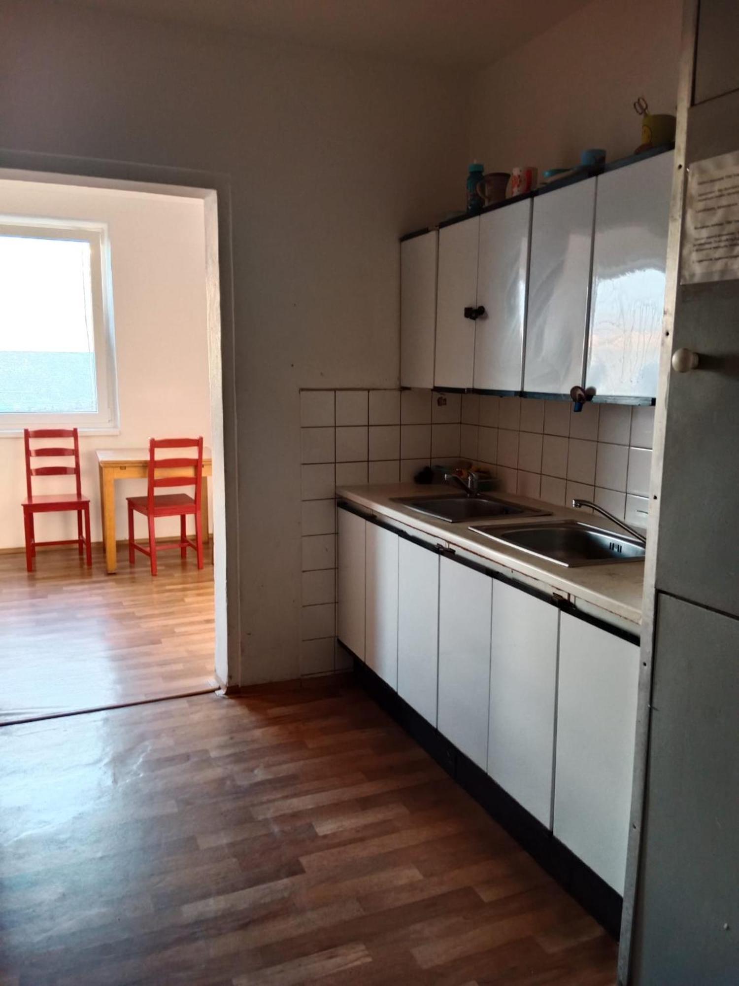 Tvm Tower Modrany Hostel Прага Екстериор снимка