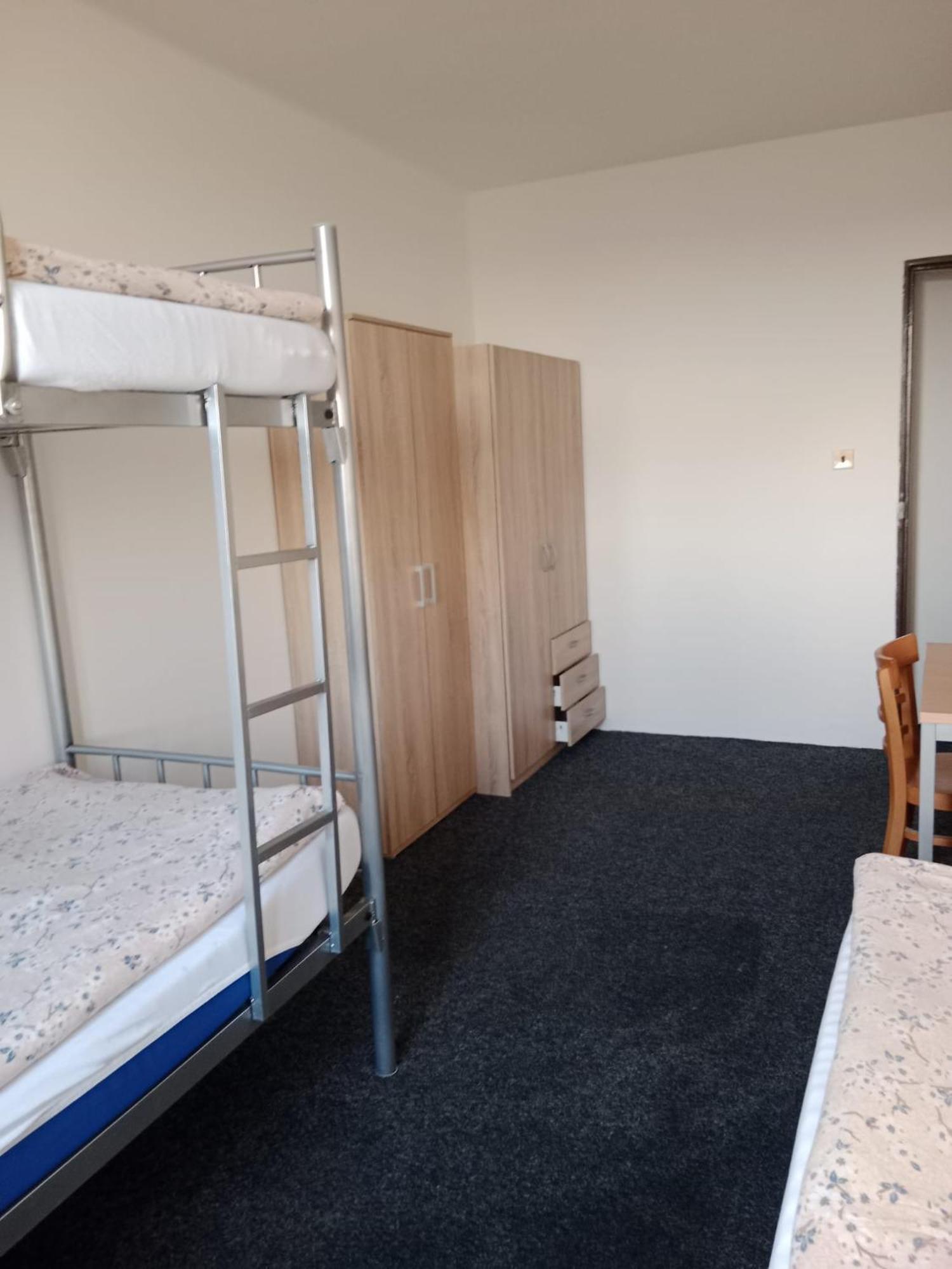 Tvm Tower Modrany Hostel Прага Екстериор снимка