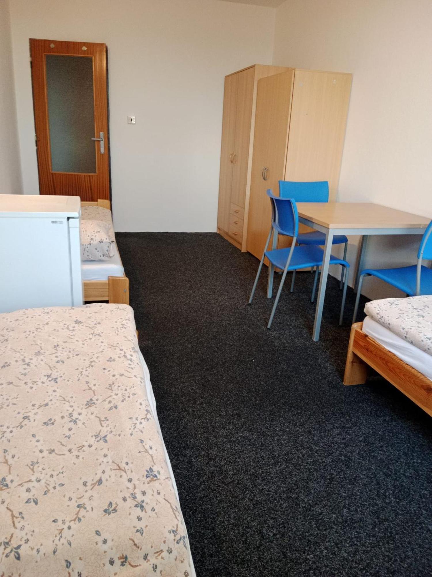 Tvm Tower Modrany Hostel Прага Екстериор снимка