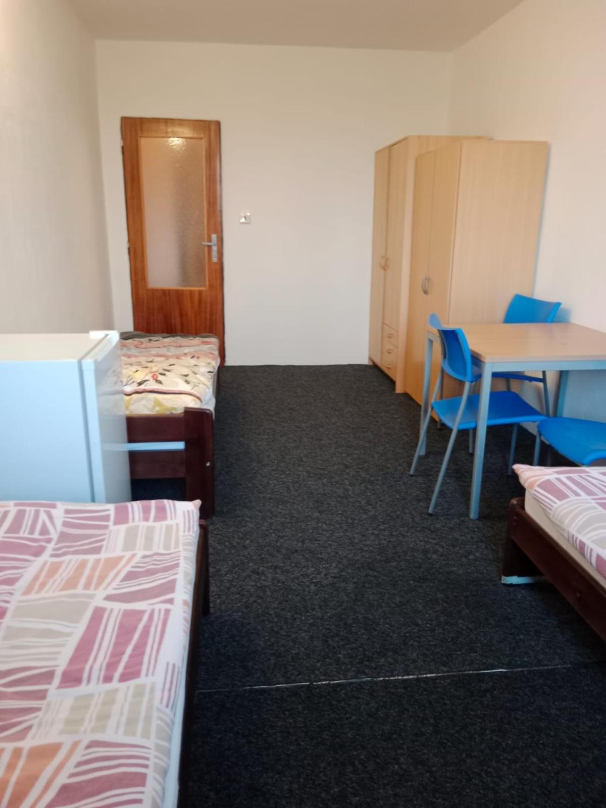 Tvm Tower Modrany Hostel Прага Екстериор снимка