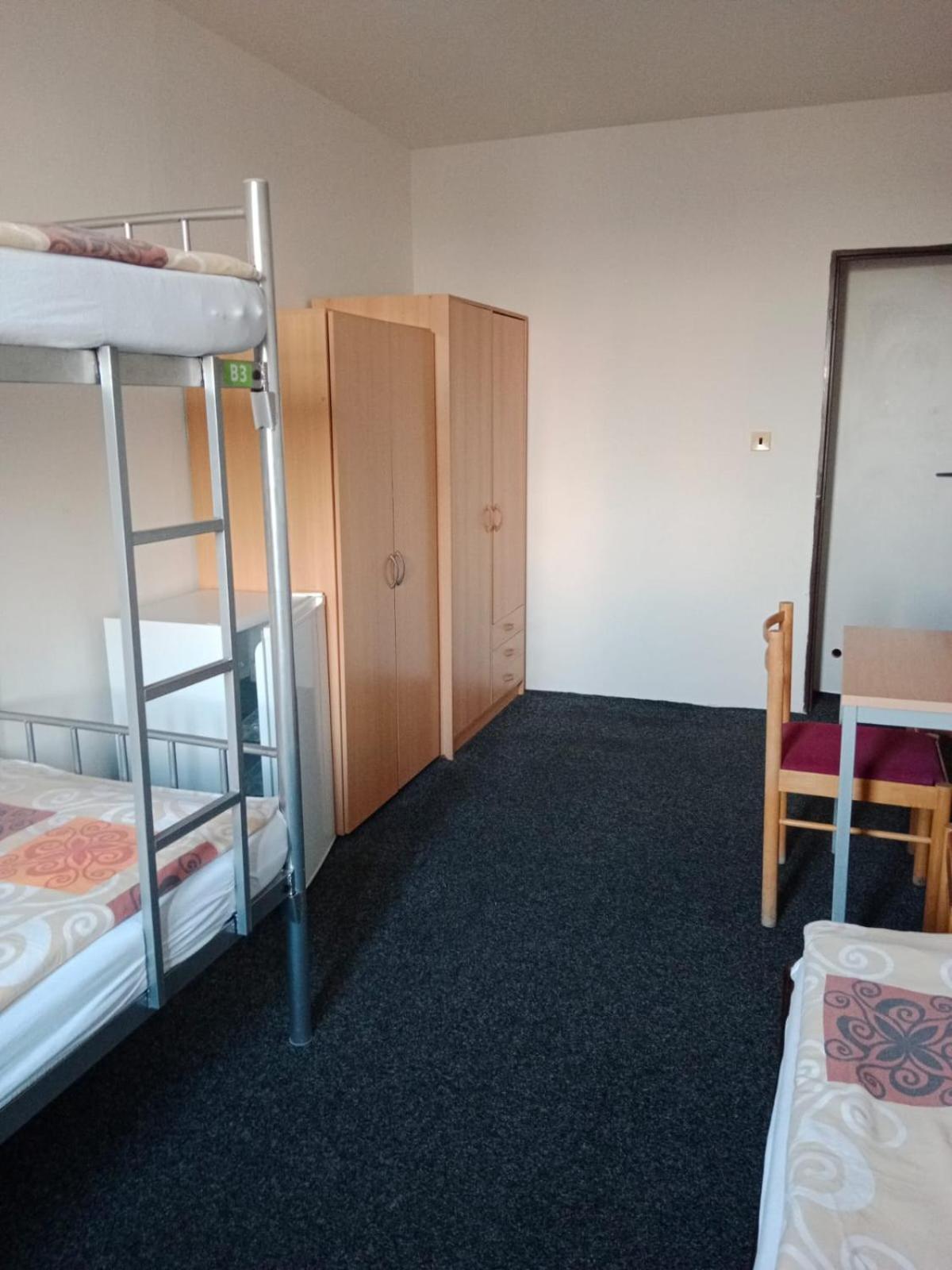 Tvm Tower Modrany Hostel Прага Екстериор снимка